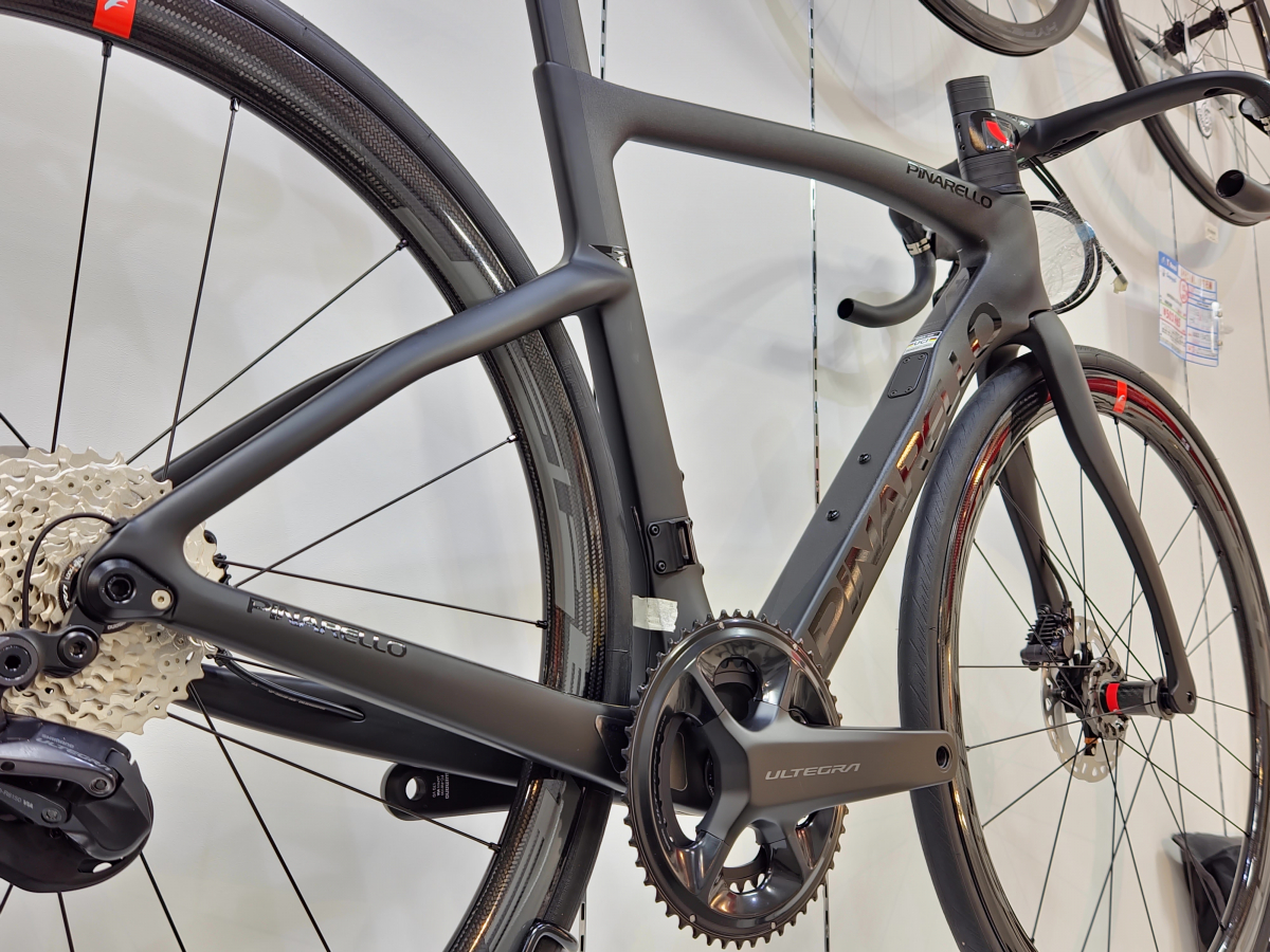 【ピナレロルーム新橋】『F7 DISK ULTGRA Di2』の希少カラー『RAZOR BLACK』が価格改定でお… | 新橋 銀座 港区 中央区でスポーツ自転車をお探しならY's Road 新橋店