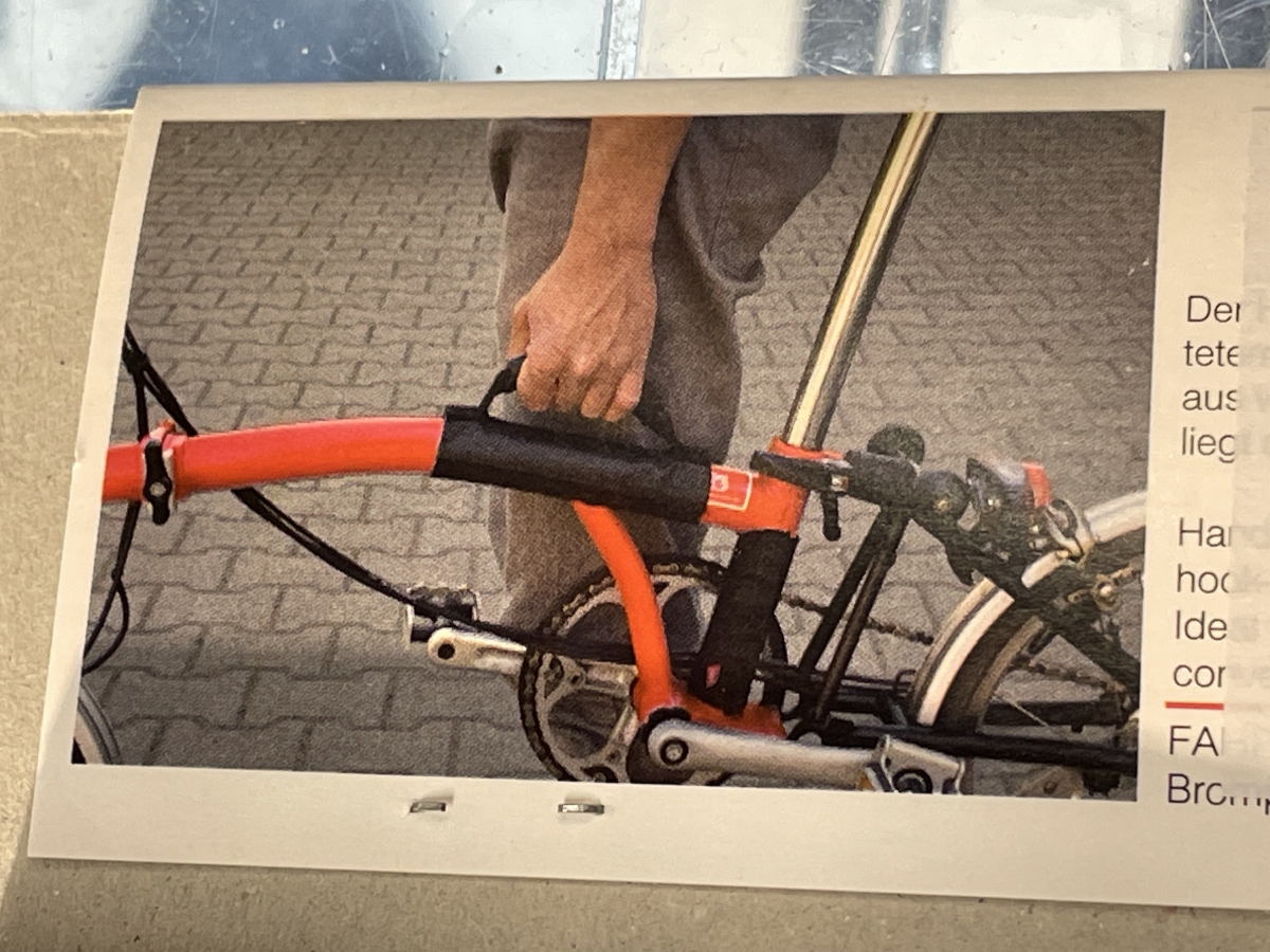あると便利！ ブロンプトン用フレームカバー兼ハンドル | 新宿で自転車 