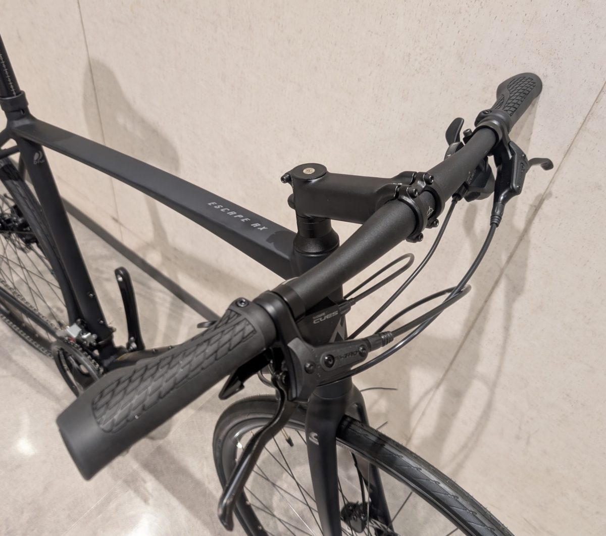 2025年モデルESCAPE RX2 DISCが新宿クロスバイク館限定特価！ | 新宿で