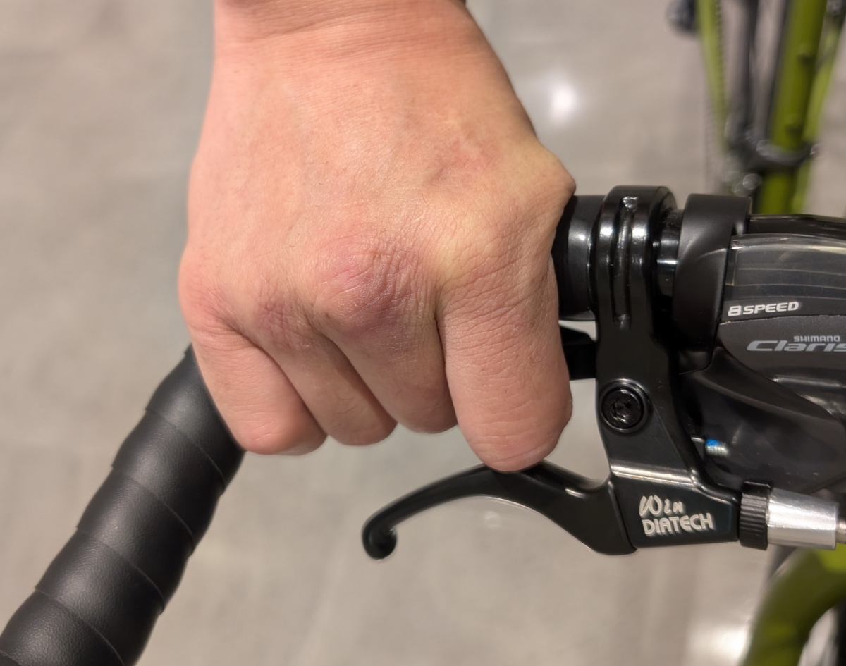 FUJI】FEATHER CX+をブルホーンにカスタム！車体のカラーにもご注目