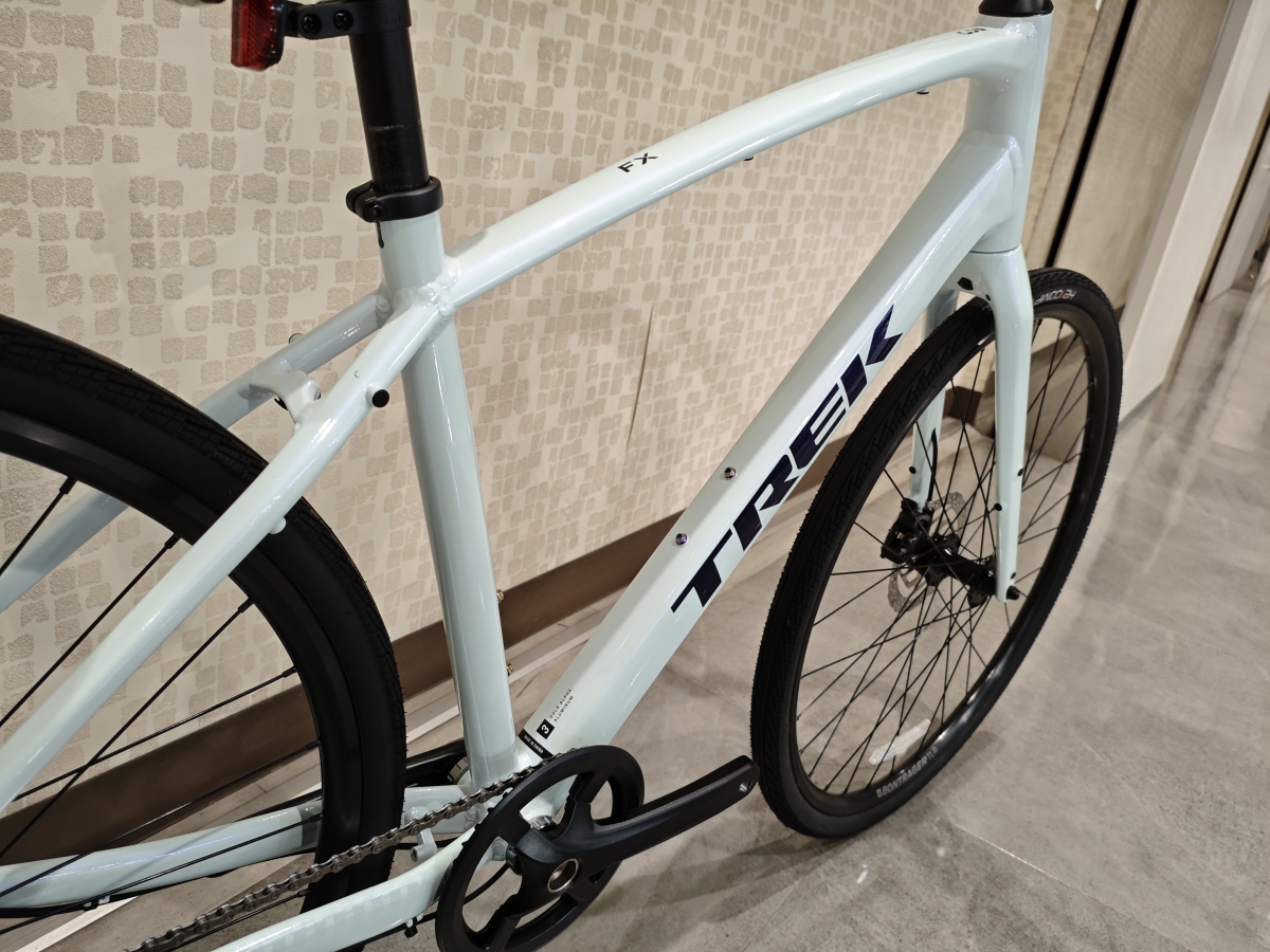 TREK】2026年モデルのFX 3、マジックミントってどんな色？現物あります