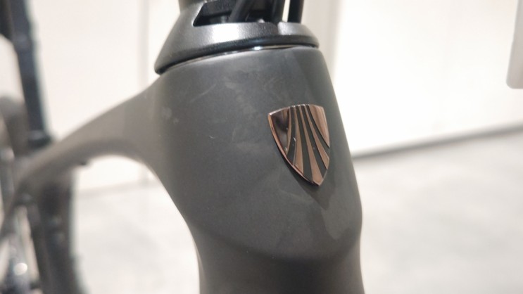 【TREK】FXシリーズのフラッグシップモデルが入荷！イマドキ珍しいフルカーボンクロスバイクです！！ | 新宿で自転車をお探しならY's Road 新宿クロスバイク館