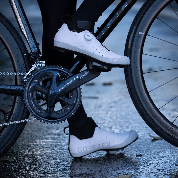 fizik-goretex-membrane-road-cycling-shoes-cold-weather