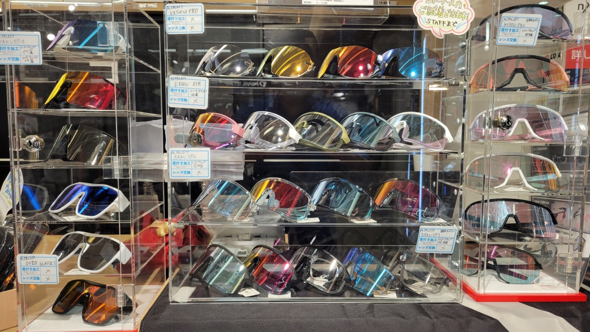 【スポーツ自転車乗り必須アイテム】初めてのサングラスにもピッタリ『ALTALIST』揃っています。店頭で試着出来ます！ | サイクルウェアのことならY's Road 新宿ウェア館