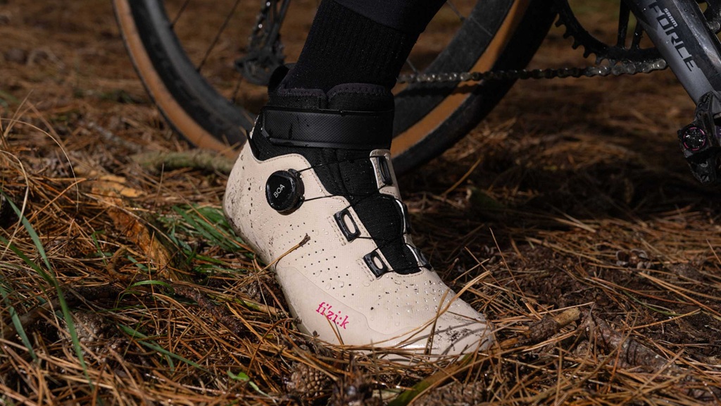 TERRA-ARTICA-GTX-black-black_side_floating2