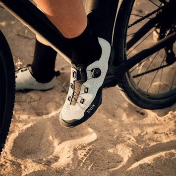 fizik-terra-atlats-action-gravel8