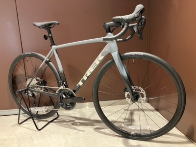 【TREK】スタイリッシュなアルミレーシングバイクが入荷しました！【EMONDA ALR5】 | 新宿でスポーツサイクル・用品をお探しなら Y's Road 新宿本館