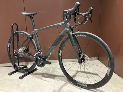 【BIANCHI】フルカーボンのエンデュランスレーシングバイクが超特価です！【INFINITO CV】 | 新宿でスポーツサイクル・用品をお探しなら Y's Road 新宿本館