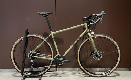 特価の格好良いクロモリグラベルロードはいかがでしょうか