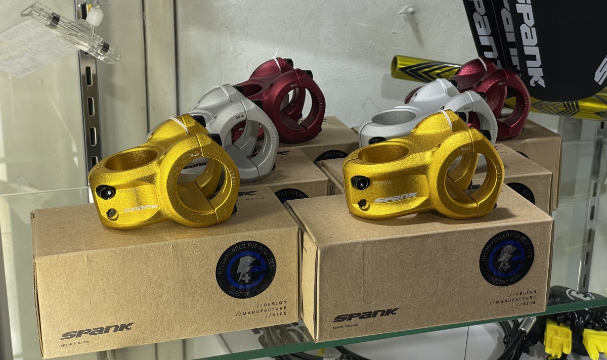 特価のカラーパーツで愛車をドレスアップ！ | 新宿でスポーツサイクル