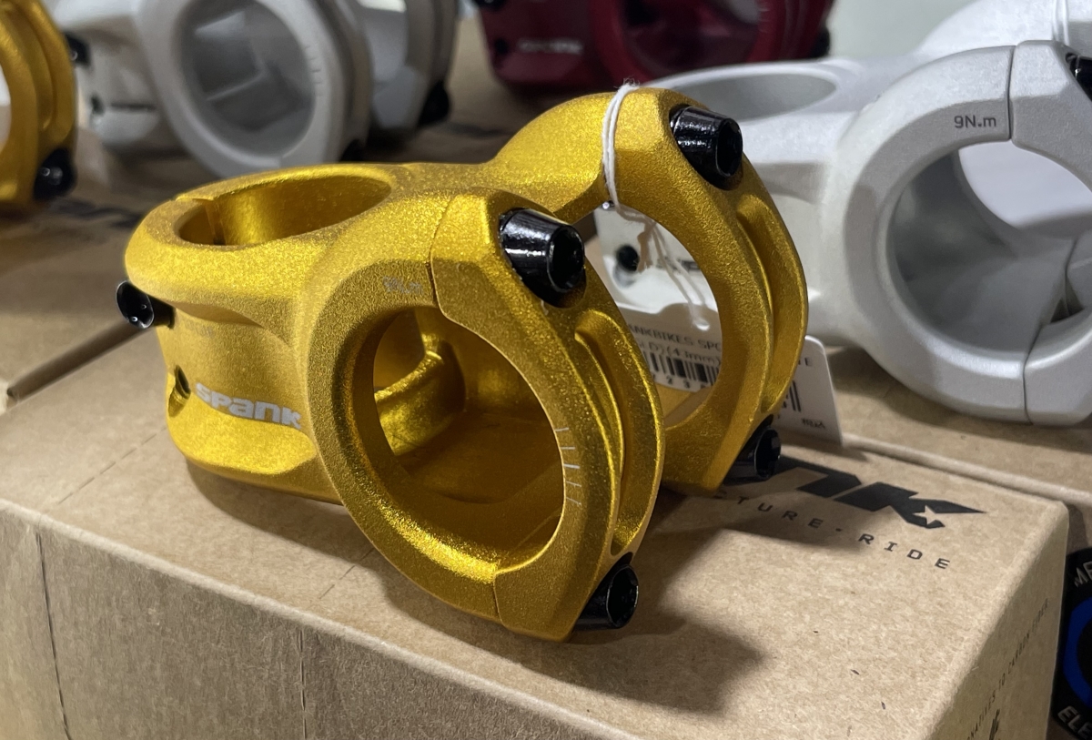 特価のカラーパーツで愛車をドレスアップ！ | 新宿でスポーツサイクル