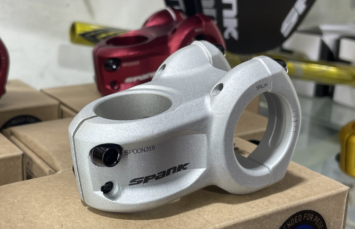 特価のカラーパーツで愛車をドレスアップ！ | 新宿でスポーツ