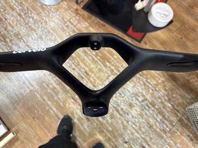【CERVELO】これが新型S5！特徴的なハンドルバー健在です！ | 新宿でスポーツサイクル・用品をお探しなら Y's Road 新宿本館