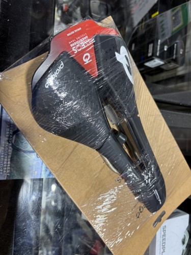 32C162C0-C3DB-4B02-A9A5-D59F7A96812F