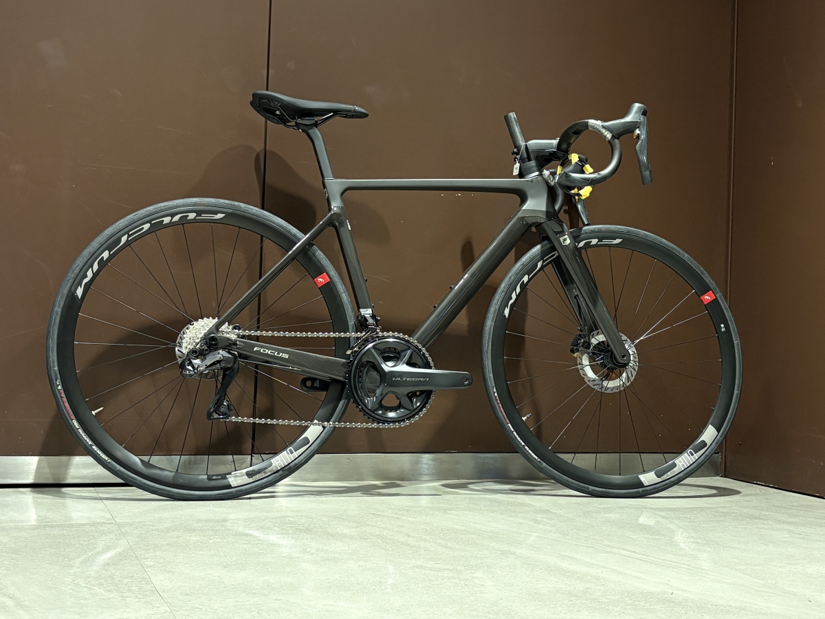 IZALCO MAX】おしゃれで速い！ | 新宿でスポーツサイクル・用品