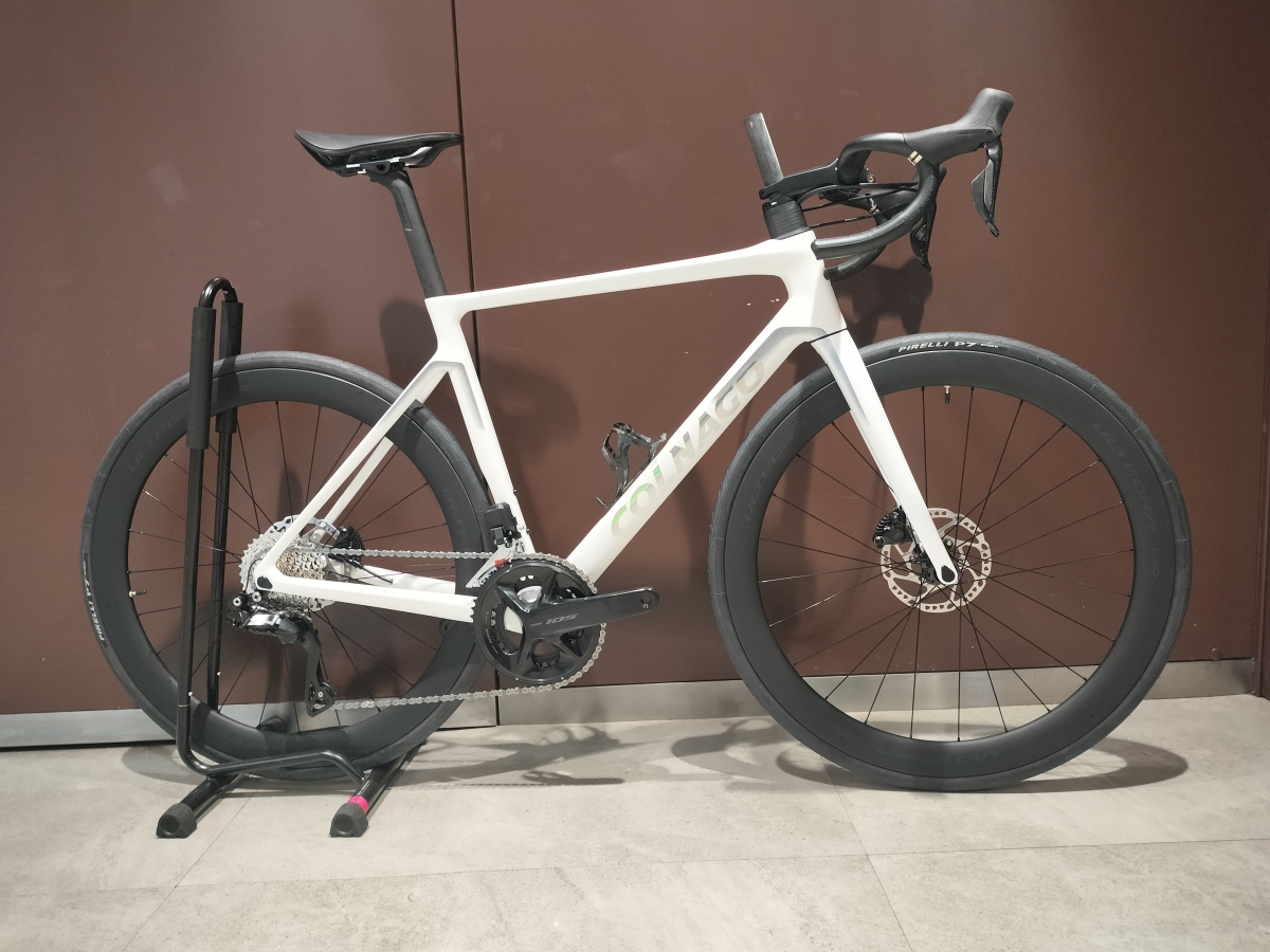 COLNAGO】カーボンホイール仕様のV4 105 Di2が2台限定で大特価に