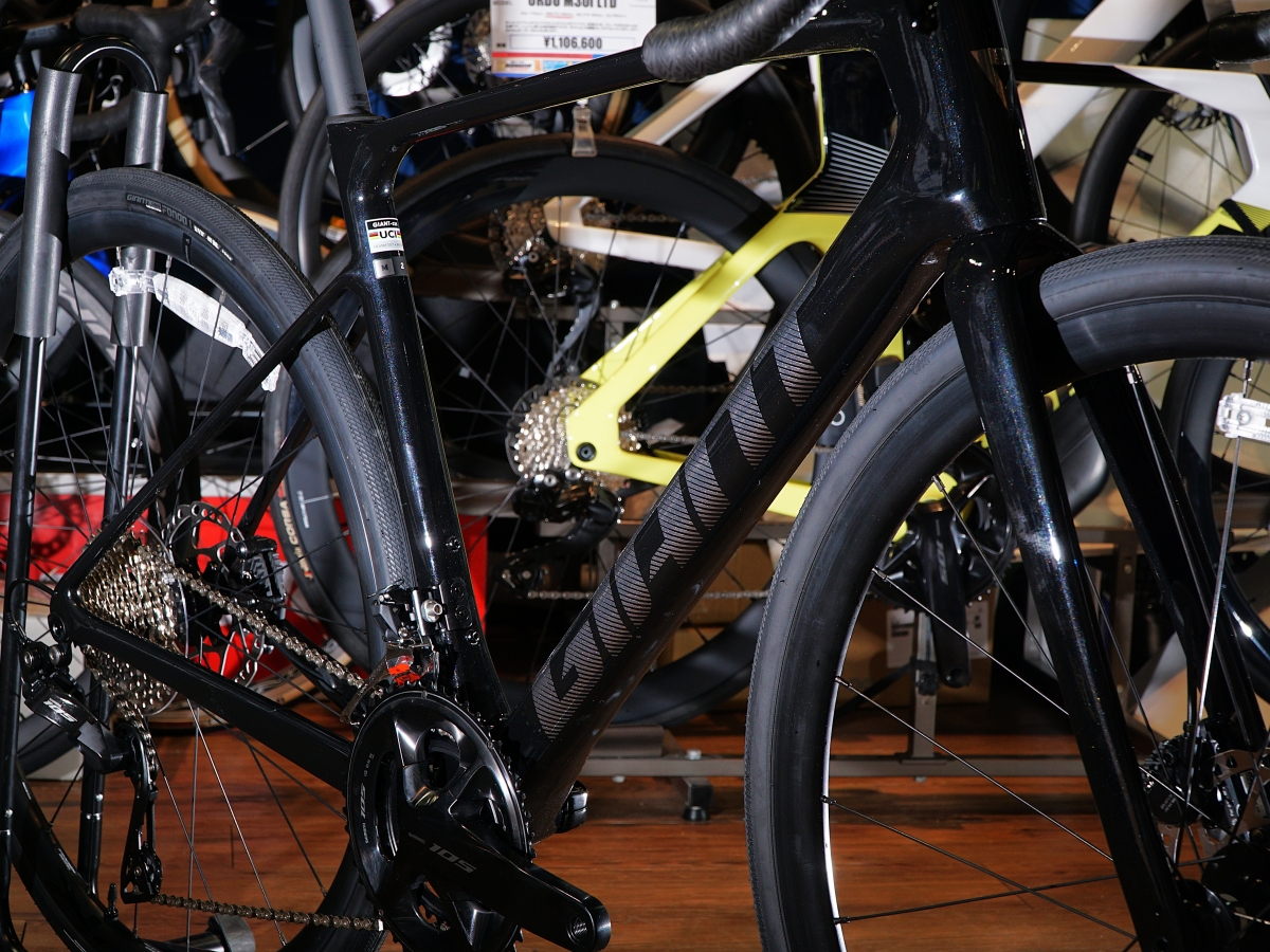 GIANT Defy Advanced 2 アビスブラック　SHIMANO 105