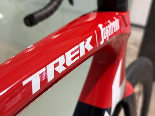 2F4529D3-0521-4E8F-AA46-72A7DEBBE1AC