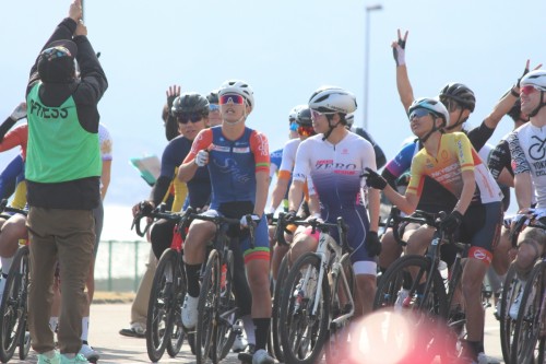 76DA4C54-2AA2-4442-B245-8E672B7AE981