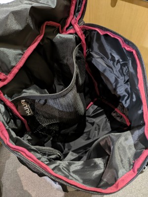 メインポケット