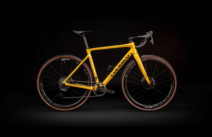 Colnago-G4X-giallo-Fondo-nero-laterale-1500x971