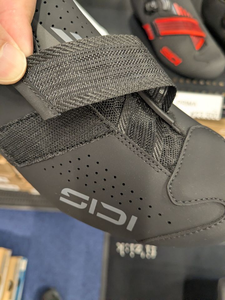 SIDI261011_07