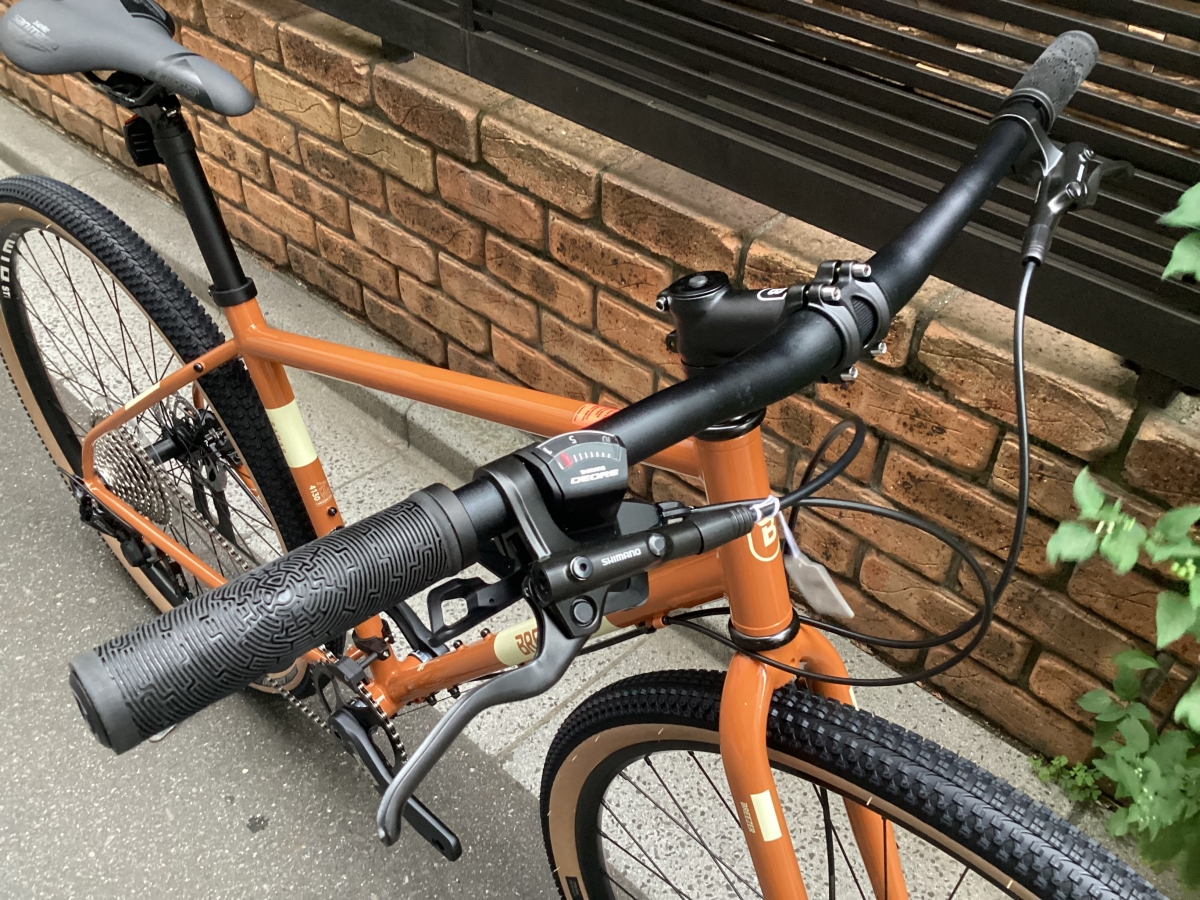 超特価】29erタイヤを装備し圧倒的な走破性を持つクロスバイク