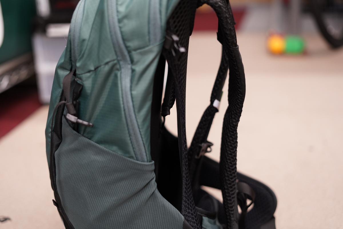 【新品未使用】VAUDE TREMALZO 16 ブラック バイク旅の相棒に】VAUDE 、Tremalzo 16 & Uphill 12バック