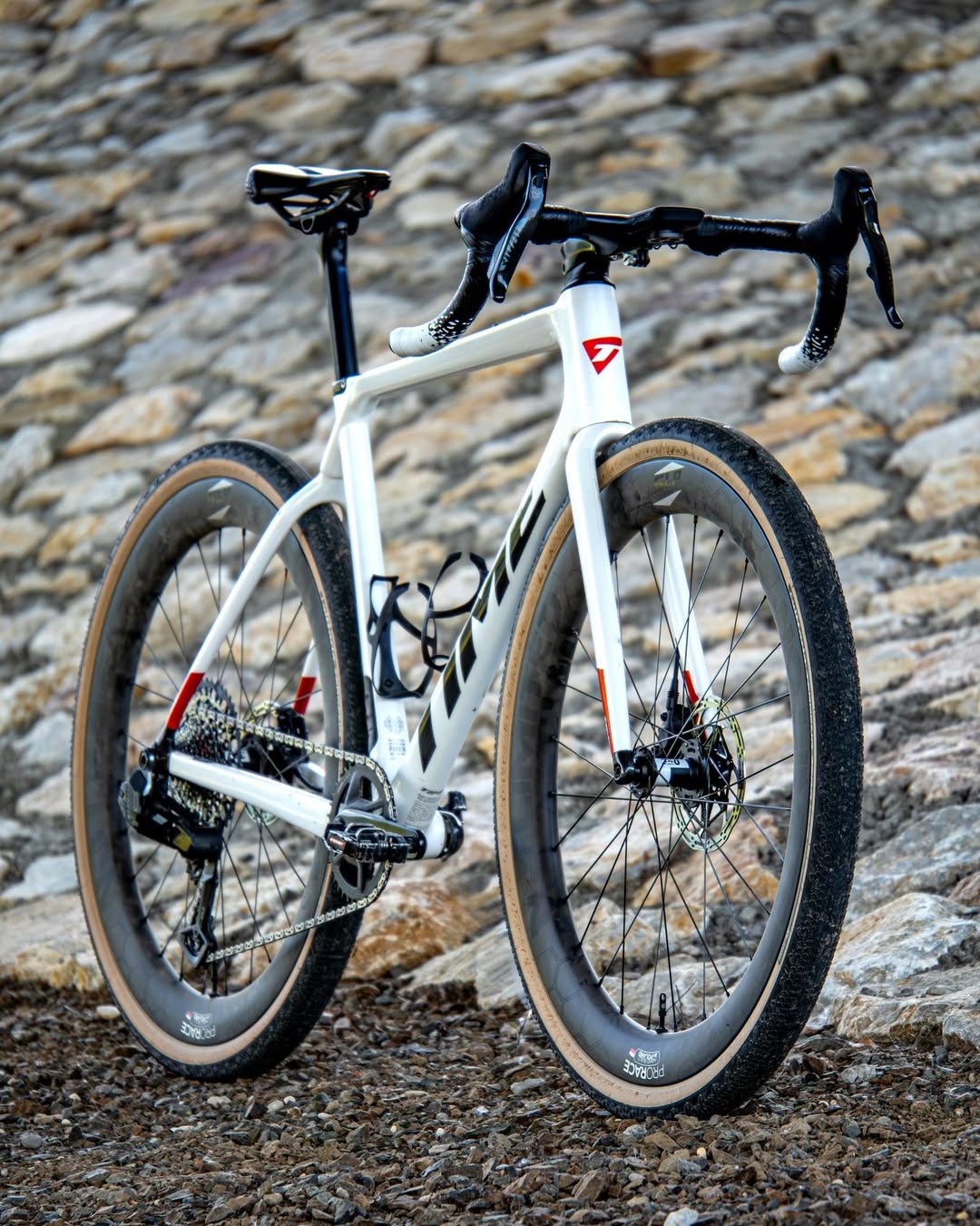 ADHX 45 in Pearl White. Our full-performance gravel platform with clearance for 45c tires and a