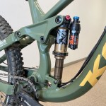 【お客様の一台】リアサスアップグレード！性能も見た目も◎なFLOAT Xに交換しました！【MTB】 | Y's Road 横浜ワールドポーターズ店