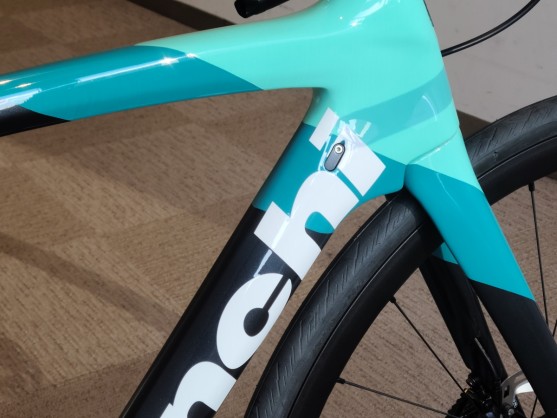 【Bianchi】快適性と空力を両立した名作「OLTRE XR3」鮮やかなカラーを纏ったモデルが入荷致しました！ | Y's Road  横浜ワールドポーターズ店