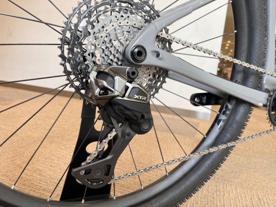 【お客様の二台】発表されたばかりの新型XTRをいきなり載せ替え&組み立て…！？世界的なレースに出場予定のバイクを仕上げました！！【MTB】 | Y's Road 横浜ワールドポーターズ店