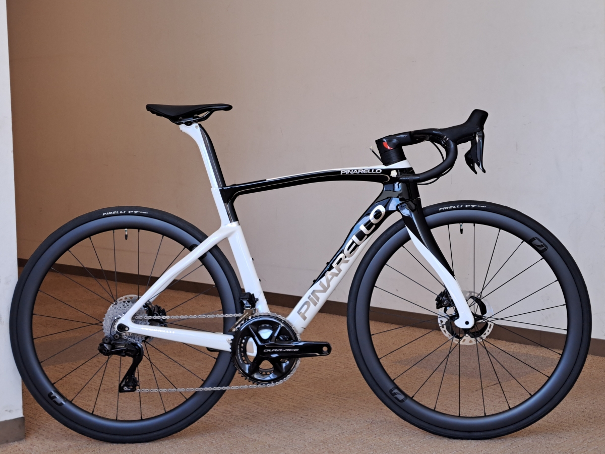PINARELLO Ｆ9 完成車 一部パーツを外しています。 ピナレロ F9 下剋上のポテンシャルを秘めるオールラウンド