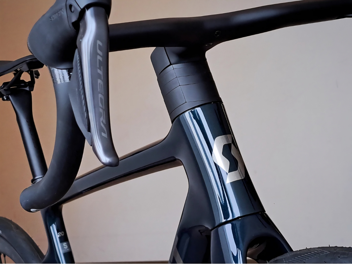 カーボンロード　OLMO KURVA カーボンロード OLMO KURVA Olmo Kurva | Olmo Kurva: The